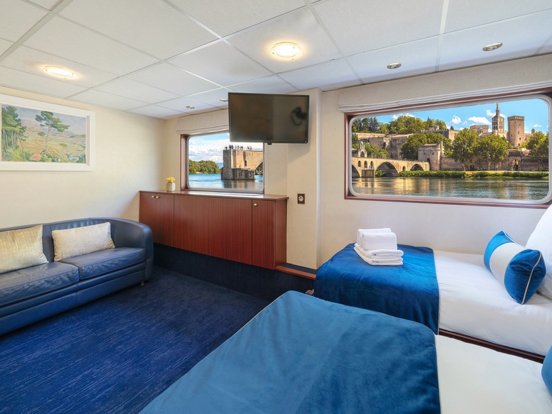 Main Deck 2 Single Beds Suite CAT. B